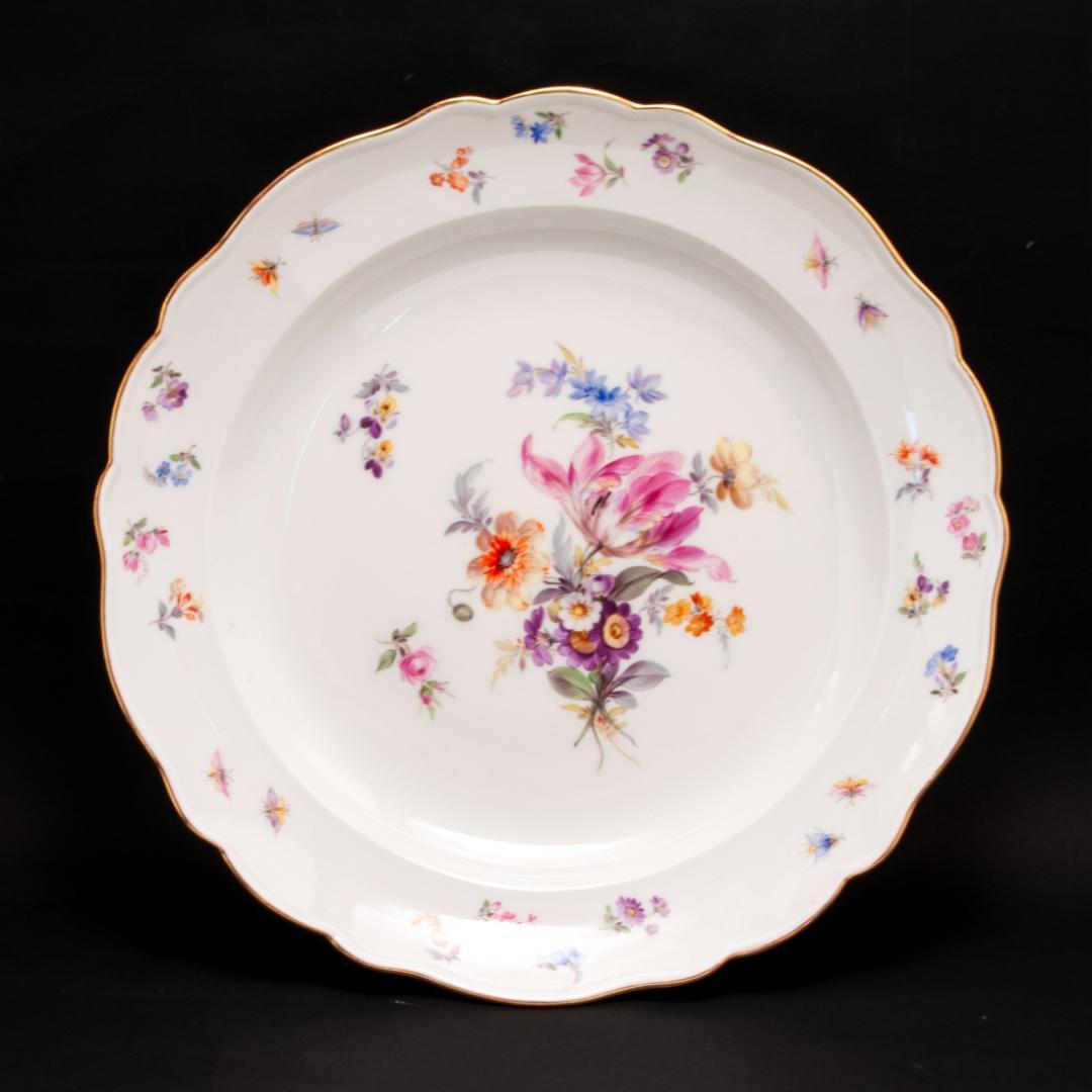 古マイセン 金彩 花のブーケと虫の絵付け 19C末 大皿 直径 34cm MEISSEN - 古マイセン 金彩 花のブーケと虫の絵付け 19C末 大皿 直径