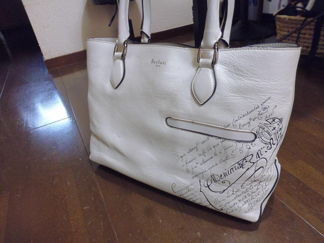 希少　限定品　ベルルッティ　トゥジュール　白　カリグラフィー　トートバッグ