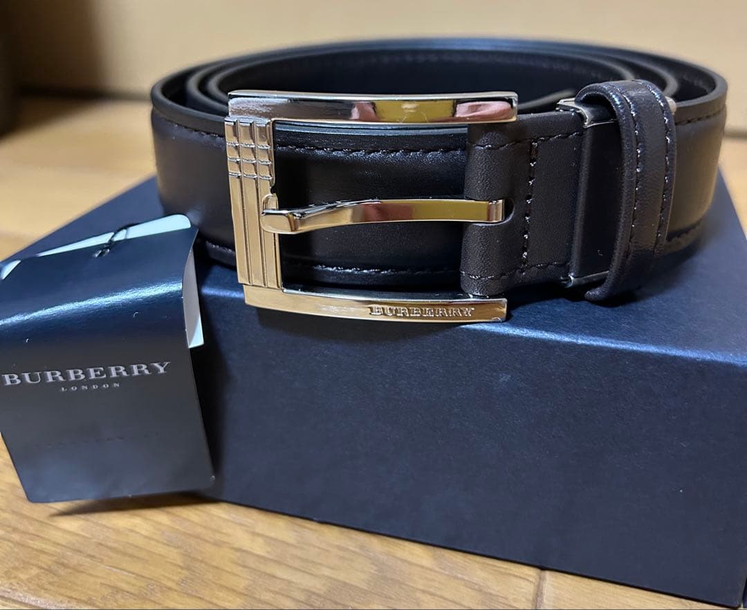 美品　BURBERRY レザーベルト　ダークブラウン×シルバー金具　牛革