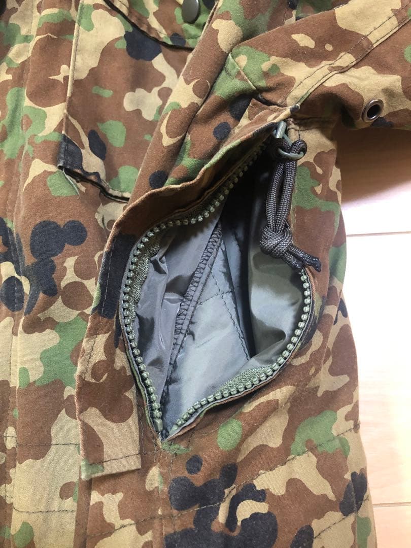 レプリカ】陸上自衛隊 防寒戦闘外衣（戦闘外被）LL 格闘徽章付 - メルカリ