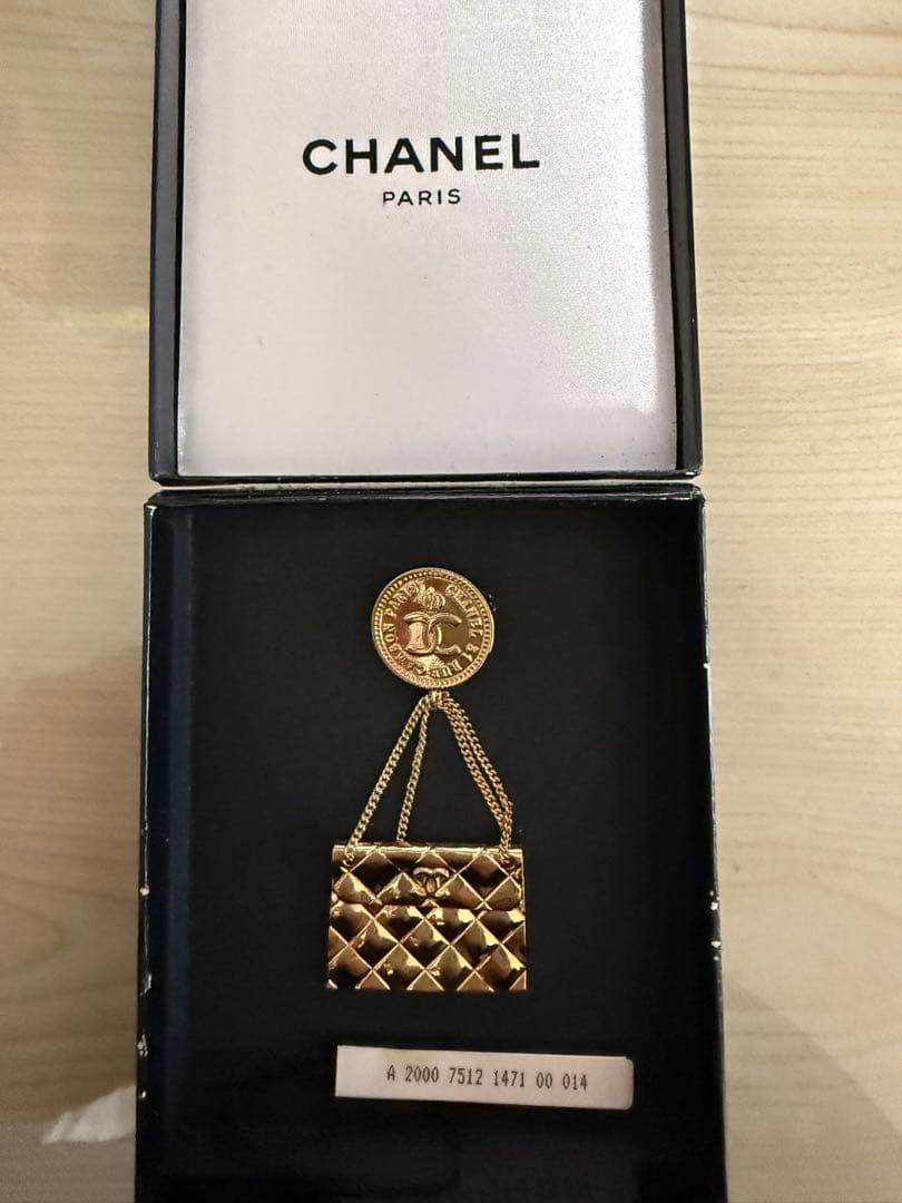 CHANEL ゴールド ハンドバッグ型ブローチ　ヴィンテージ