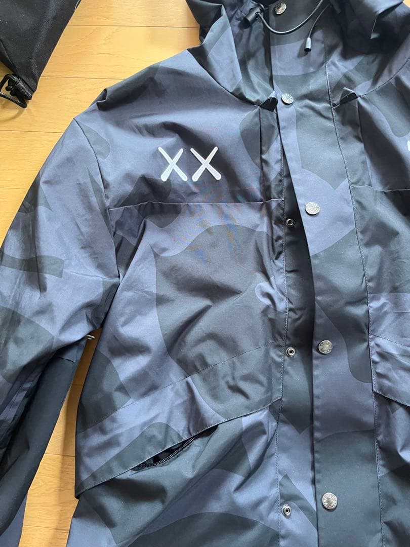 the north face kaws マウンテンジャケット KAWS x The North Face 