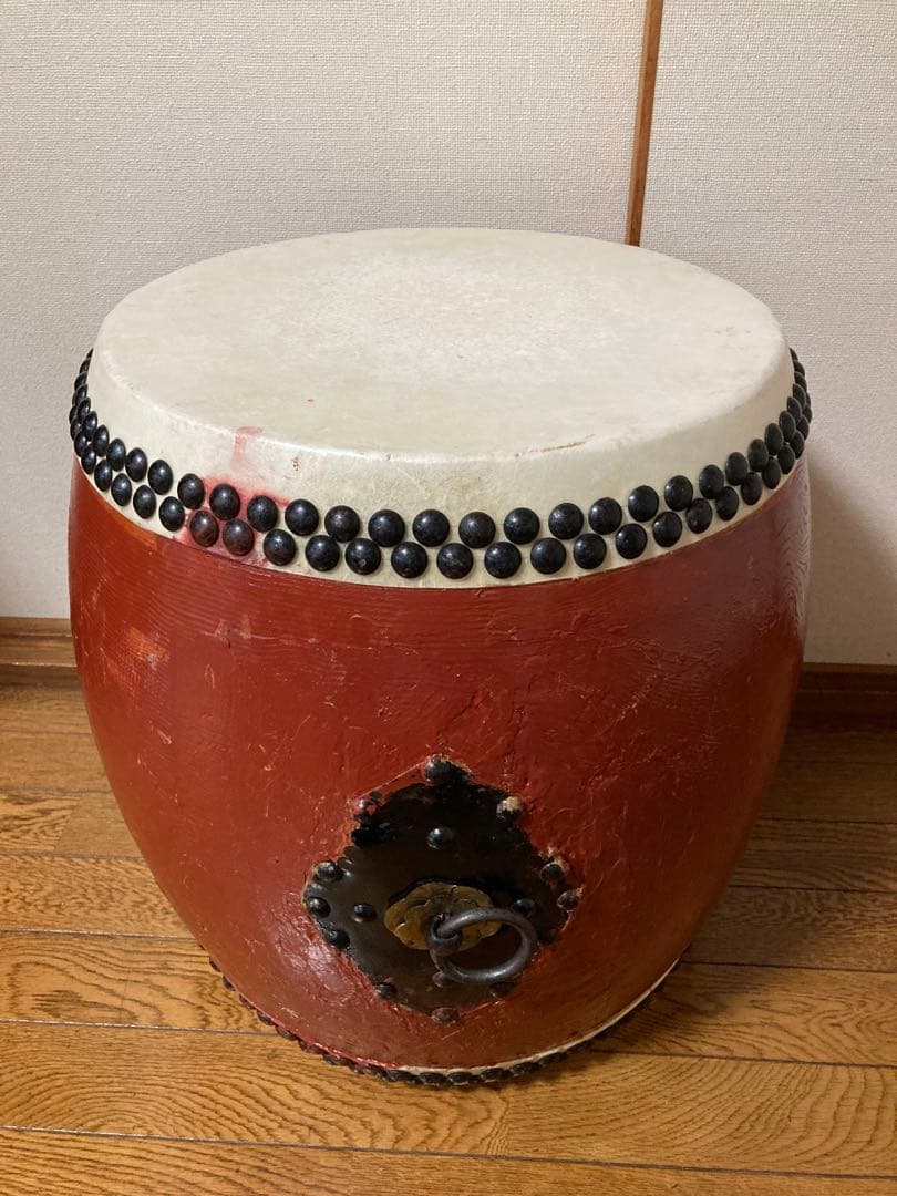 和太鼓 木製 円筒型 黒い飾り玉付き