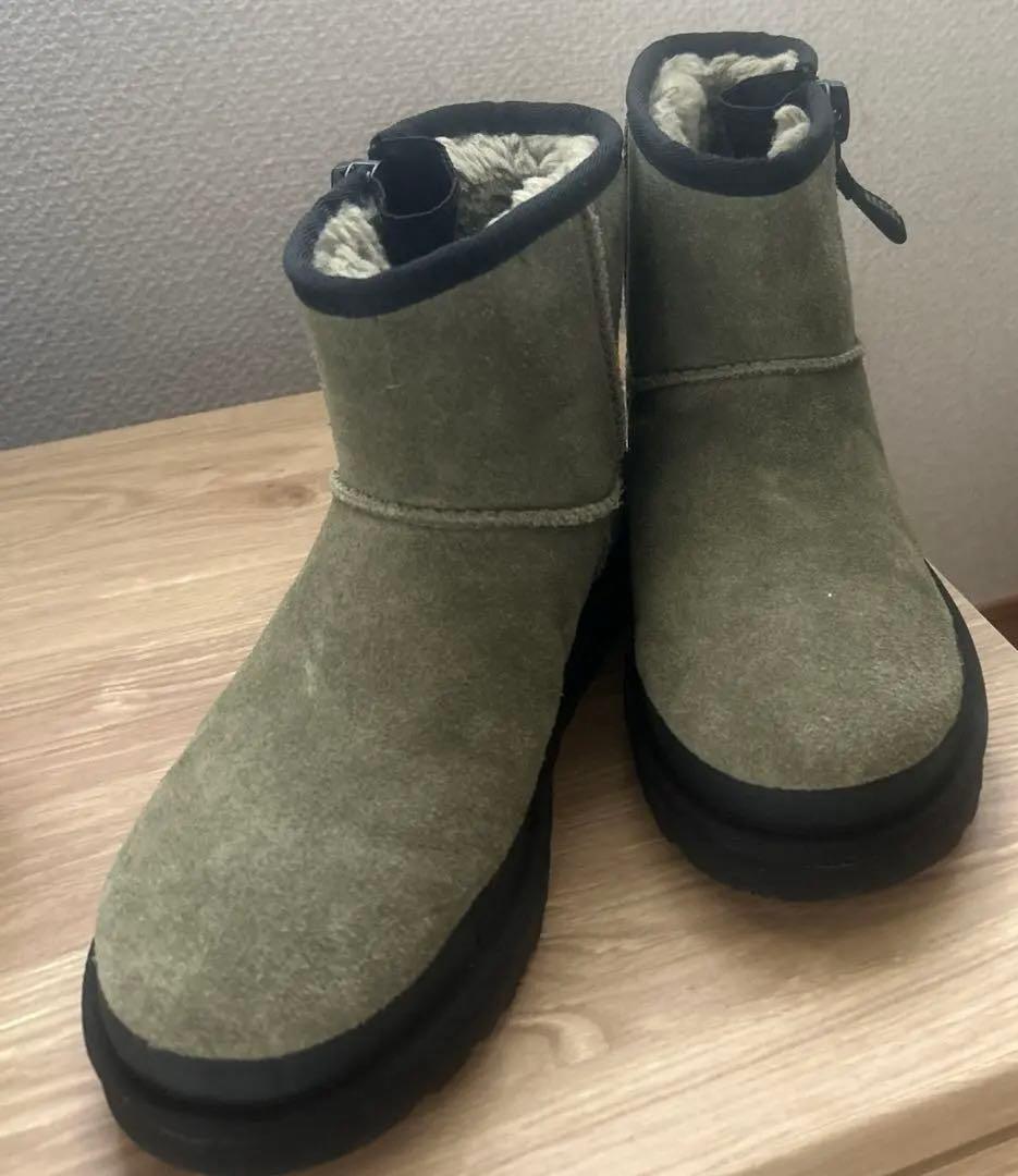 UGG クラシックミニジッパー　カーキ限定24cm美品