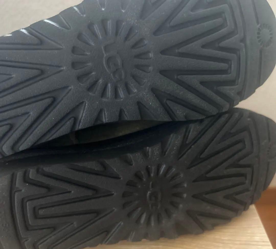 UGG クラシックミニジッパー カーキ限定24cm美品 - メルカリ