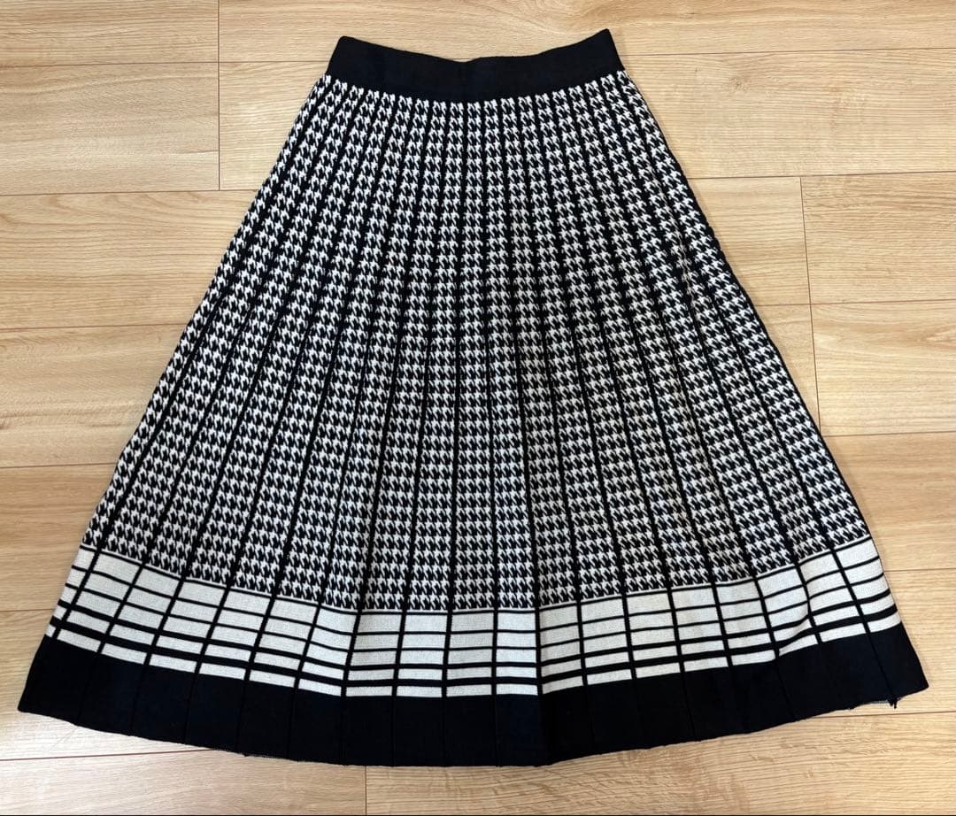 【ボブ】TRUBE ニットスカート2点、adidas クロップパンツ