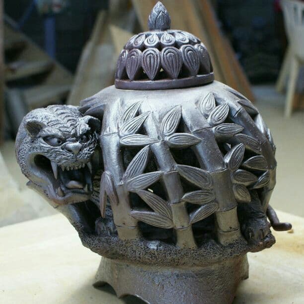 (虎)の香炉　瓦・備前焼