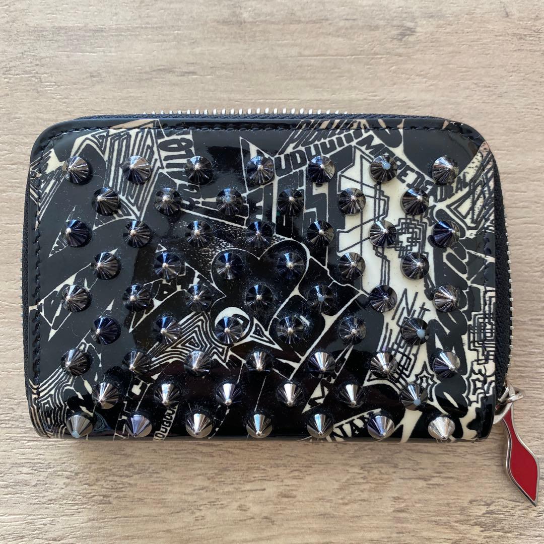 クリスチャンルブタン　スタッズ付きグラフィックケース