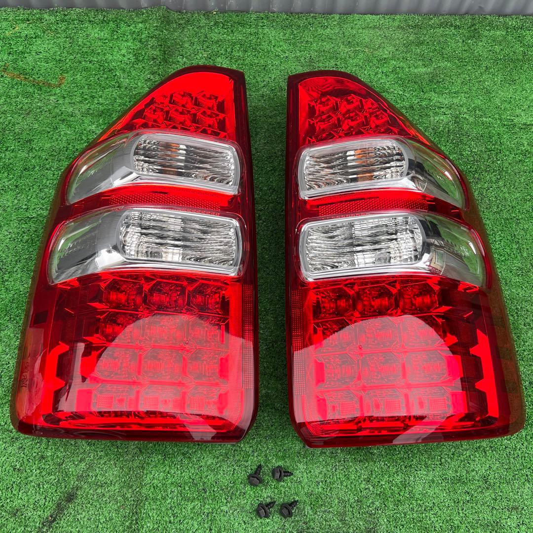 トヨタ純正★ノア ZRR70  テールランプセット