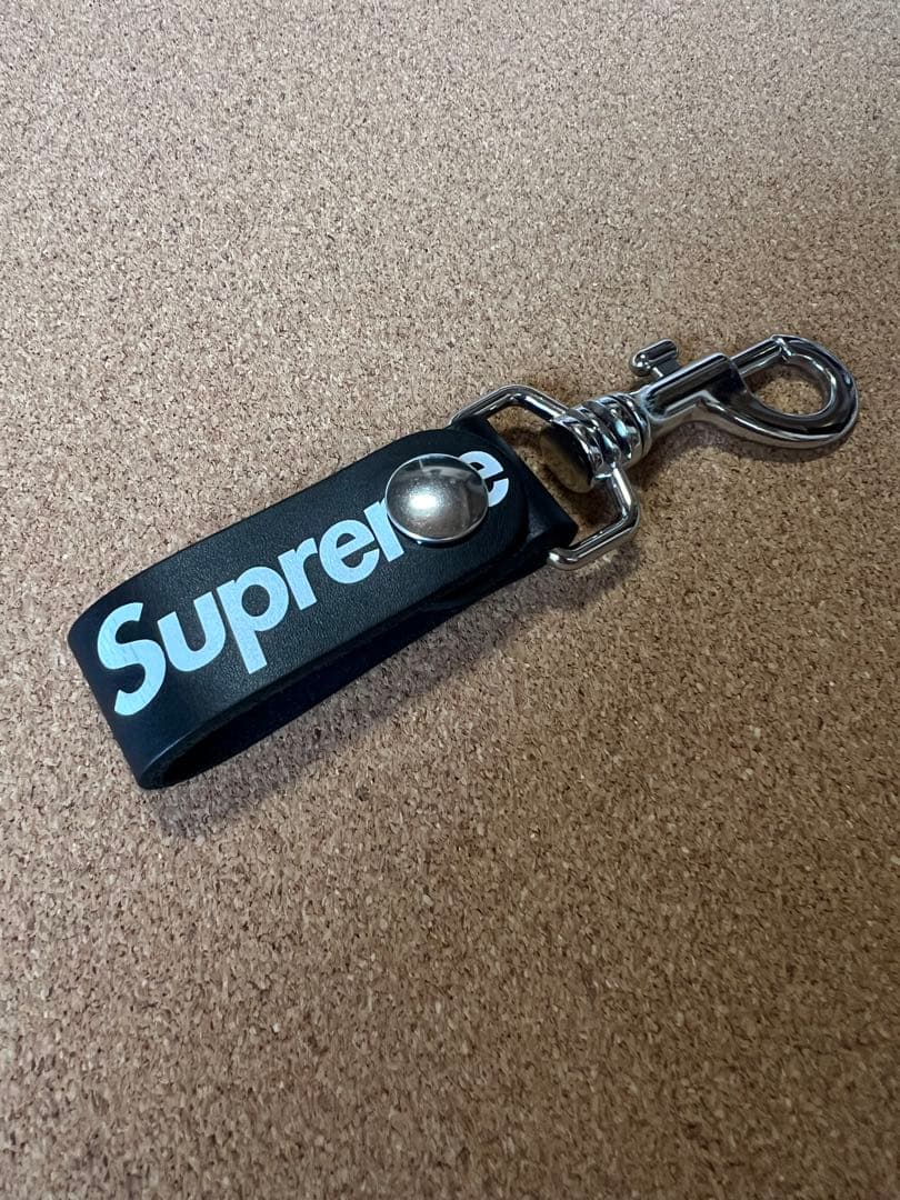 美品Supreme キーループ　キーホルダー ブラックレザー