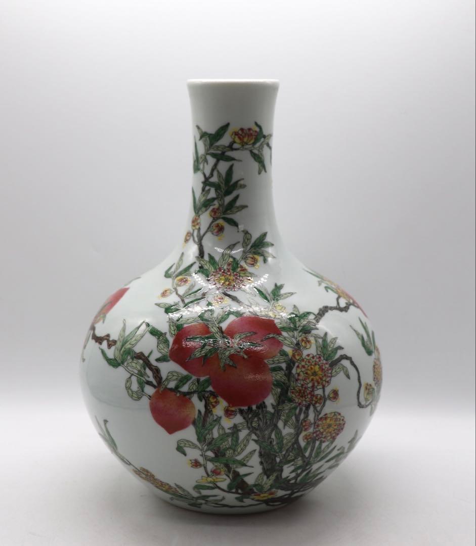 中国　粉彩　桃紋瓶　送料込み260118 粉彩蟠桃纹天球瓶- 故宫博物院