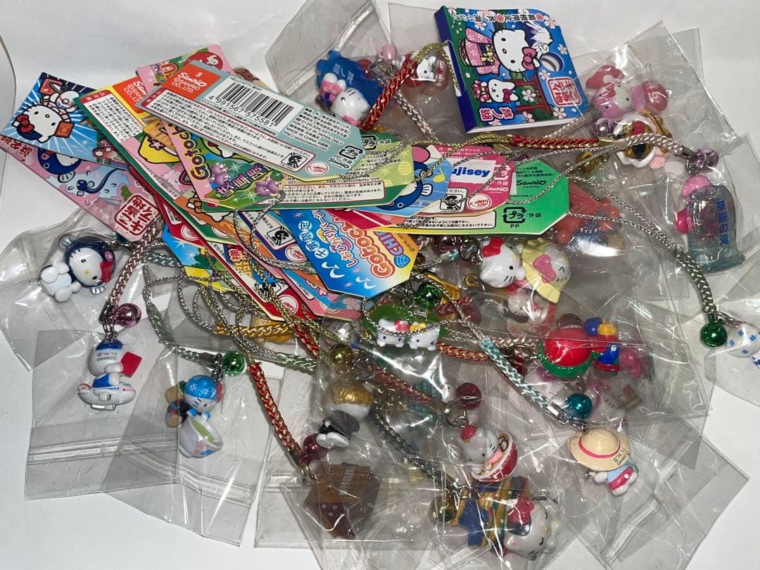 ハローキティ 地域限定ストラップ35個