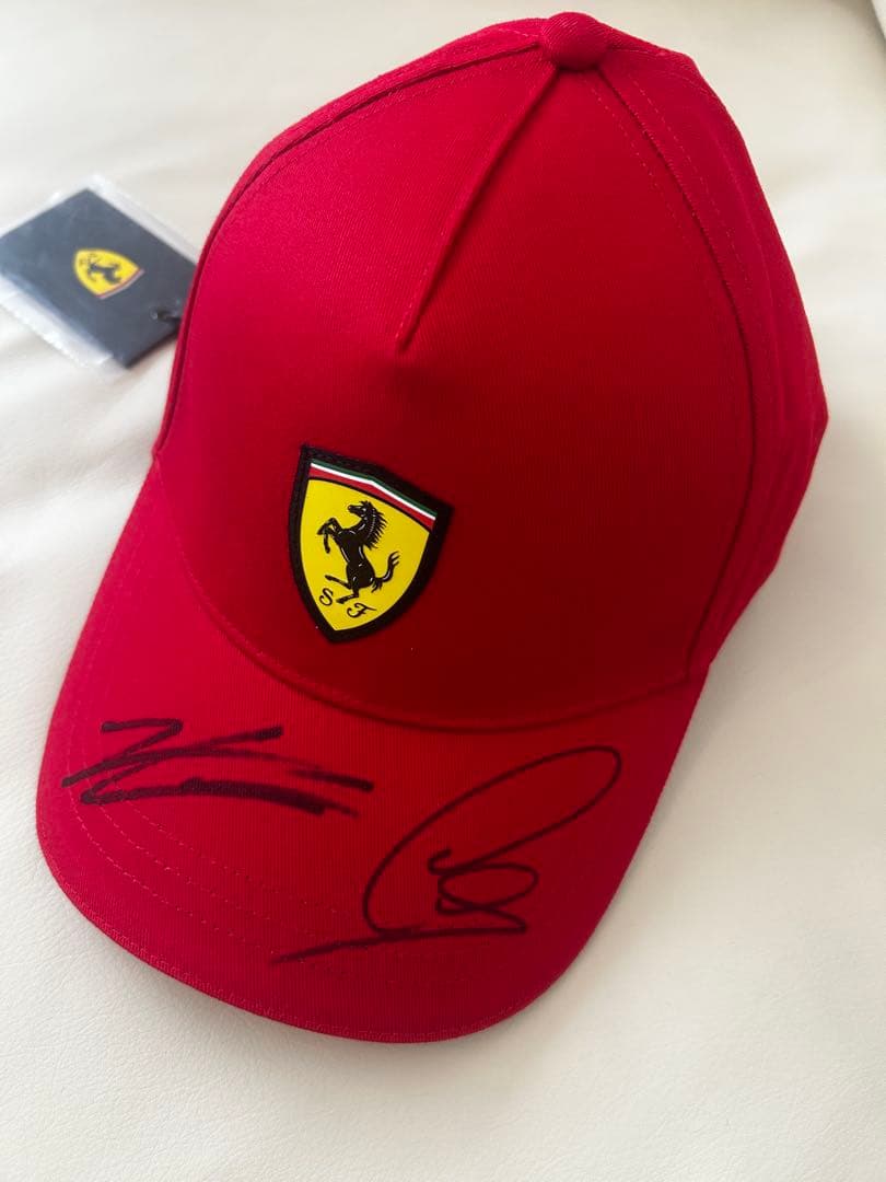 [値下げ] 直筆サイン入りキャップ ハミルトン＆ルクレール Ferrari シャルル・ルクレール 直筆サイン入り フェラーリ ドライバーキャップ