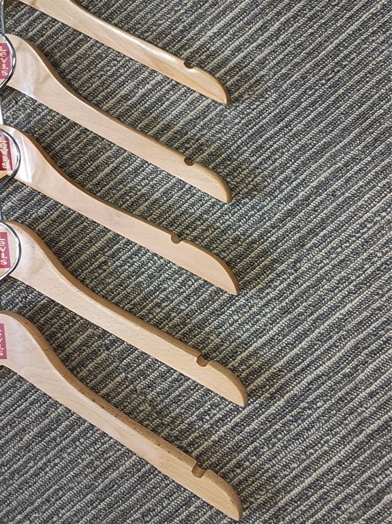 八5929【美品】Levis リーバイス 木製ハンガー10本セット - メルカリ