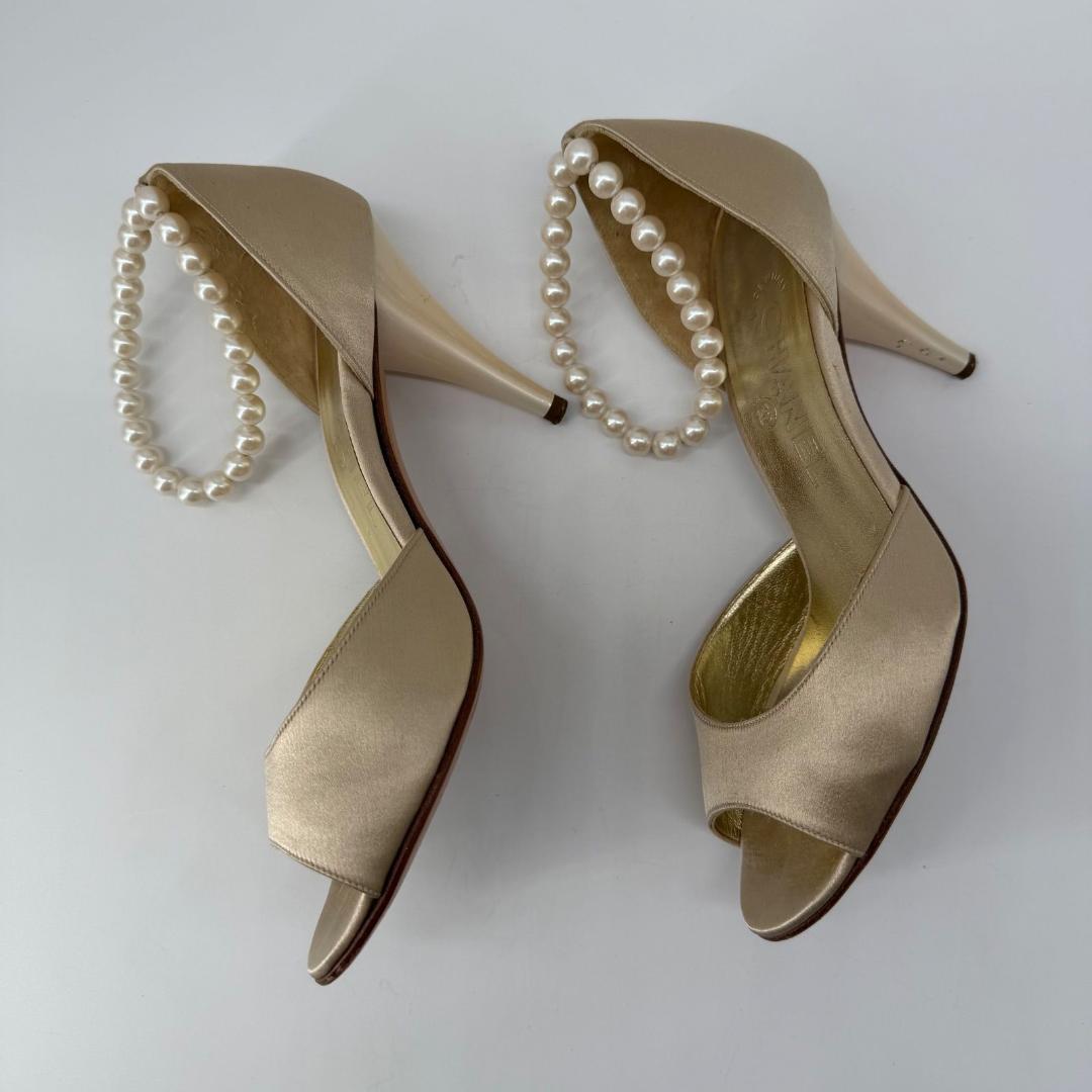 15360✨CHANEL サテンパンプス パールストラップ 36 ゴールド