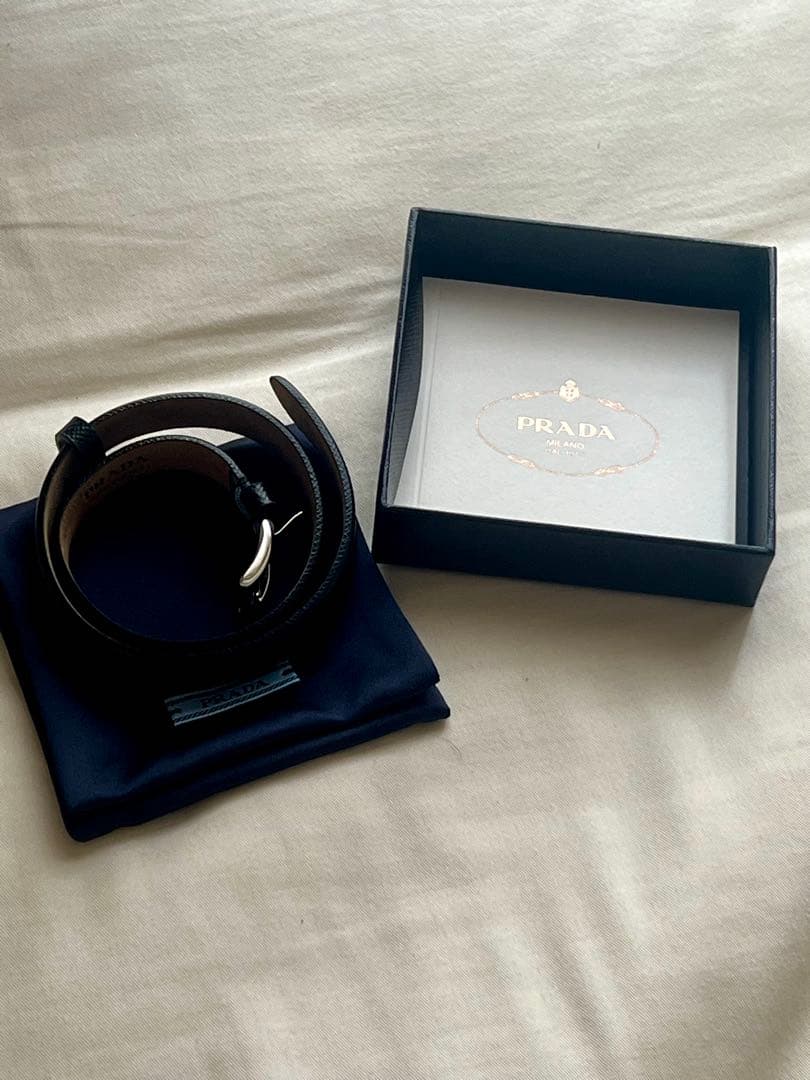 PRADA レザーブレスレット ユニセックス