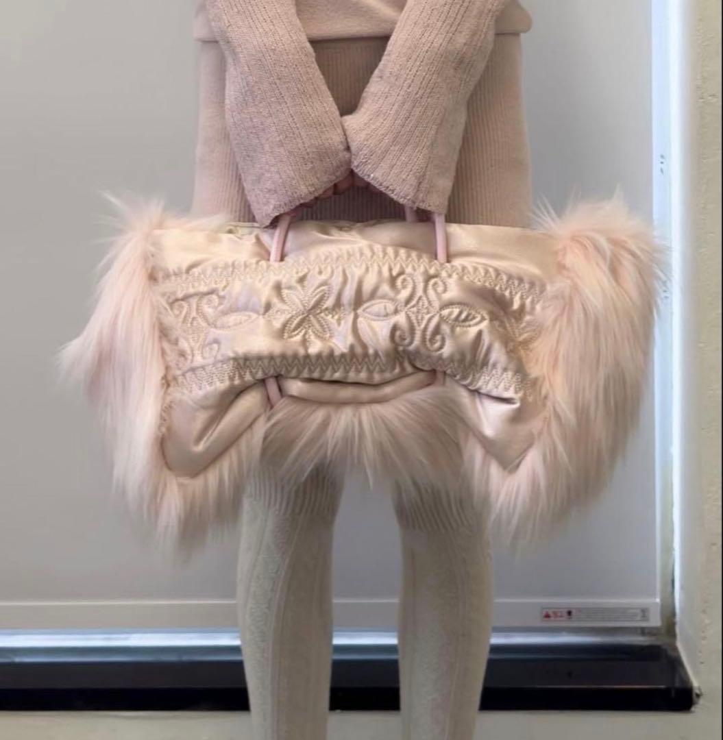 SCULPTOR】Fluffy Slouchy Satin Bag - メルカリ