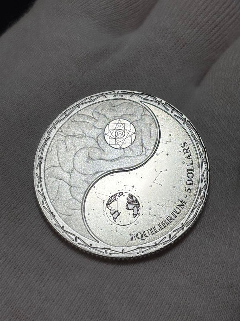 純銀99.99% 1オンス銀貨 トケラウ「均衡・イクイリブリアム」コイン