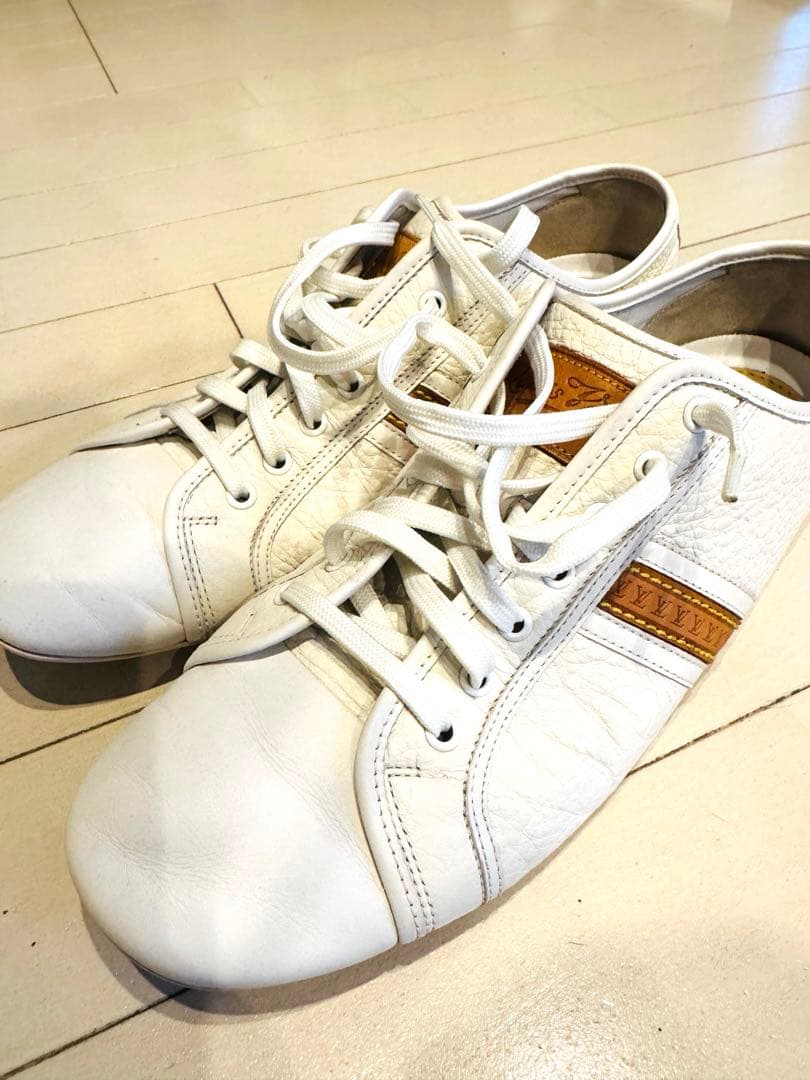 レザー スニーカー / ローカットスニーカー　モノグラム　ルイヴィトン　正規品 ルイヴィトン モノグラムレザータイプ 白スニーカー 未使用品 8 1/2