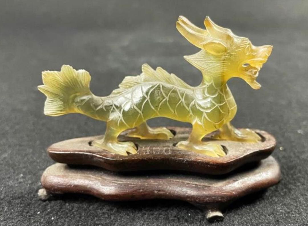 希少時代物 天然石 置物 オブジェ 骨董品 彫刻　龍　青龍　麒麟　翡翠 144205l04.jpg