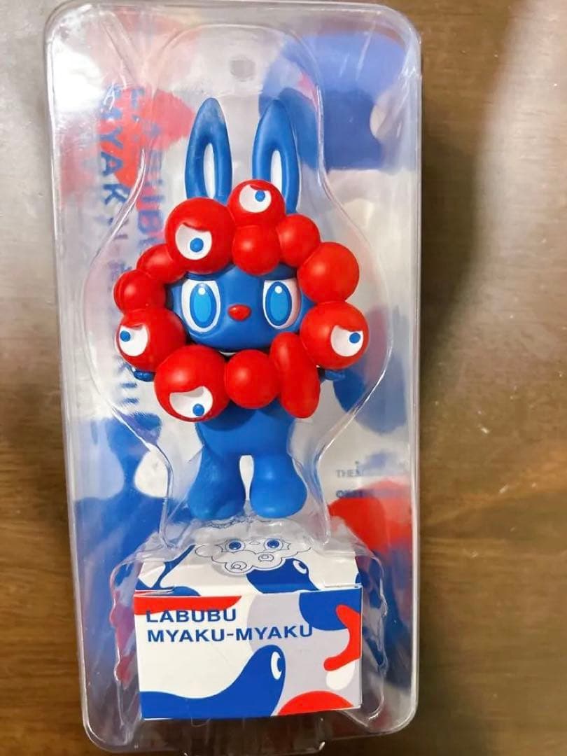 値下げ　ミャクミャク　ラブブ　フィギュア　コラボ