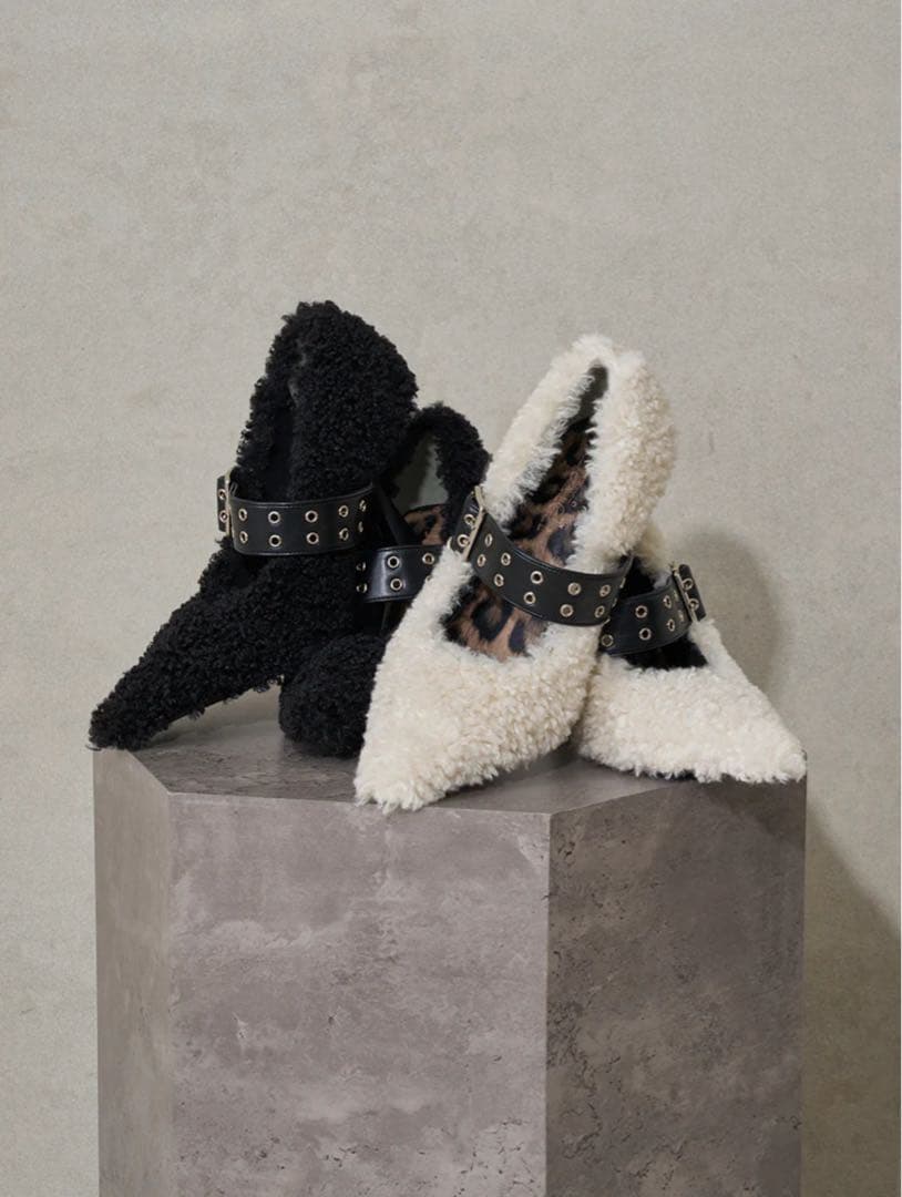 ダーリッチ プードルファーベルトパンプス