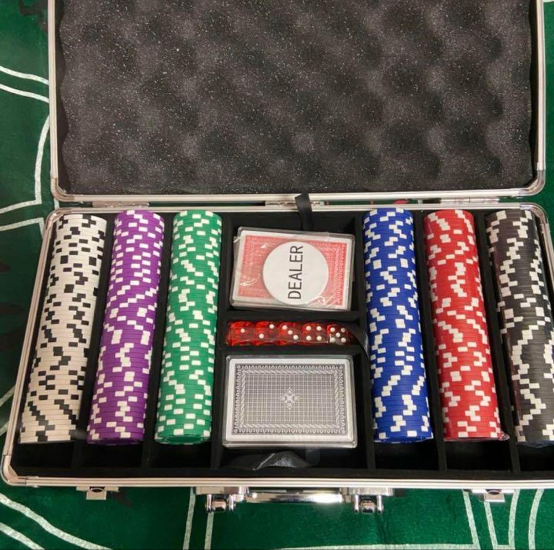 カジノチップ　カジノプレイマット、カードシュー付き 楽天市場】COSTWAY ポーカーセット 400枚チップ 数字入り マット付き