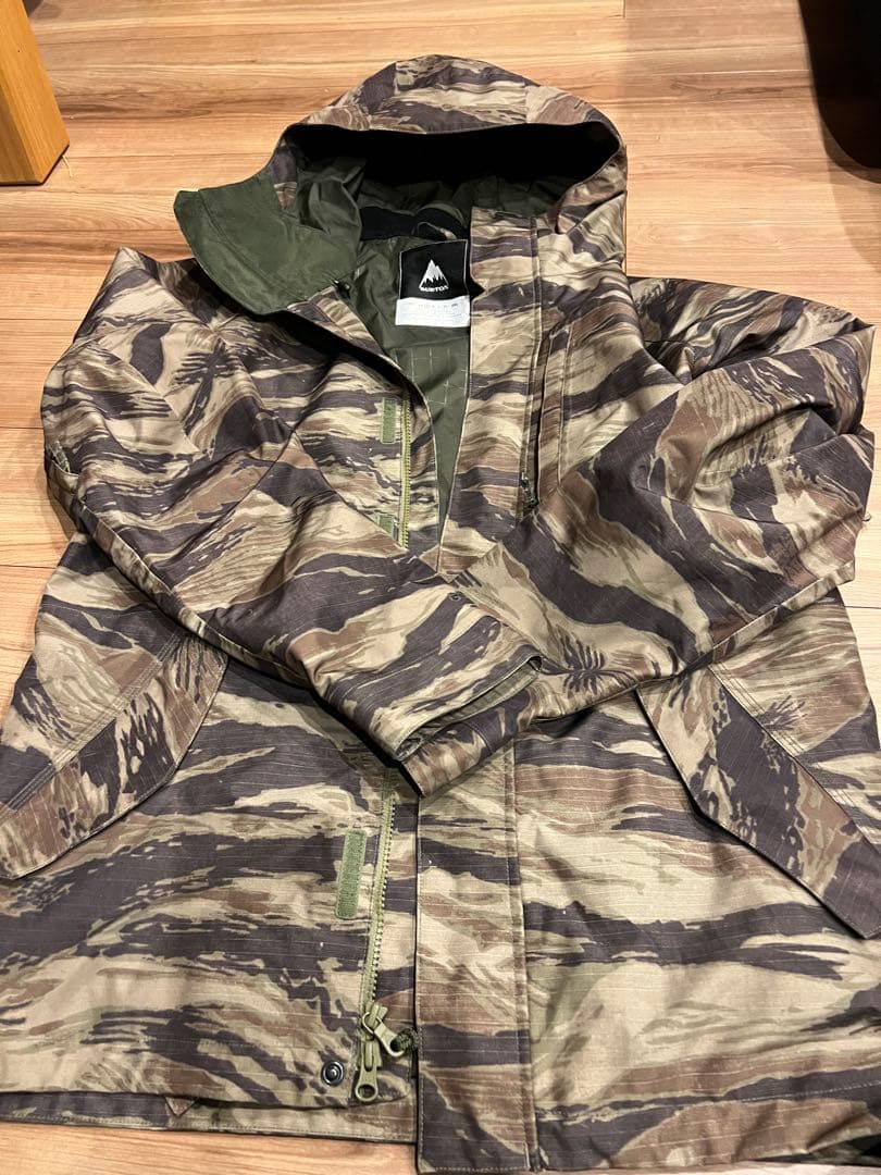 Burton 迷彩スノーボードウェア Sサイズ