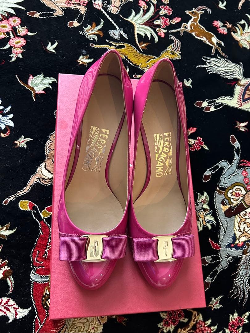 Ferragamo フェラガモ ピンク リボン パンプス