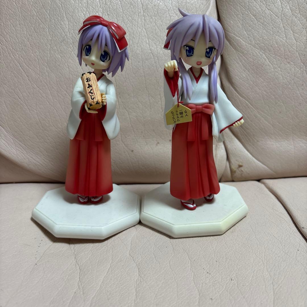 らきすた　柊かがみ&つかさ姉妹　巫女フィギュアセット