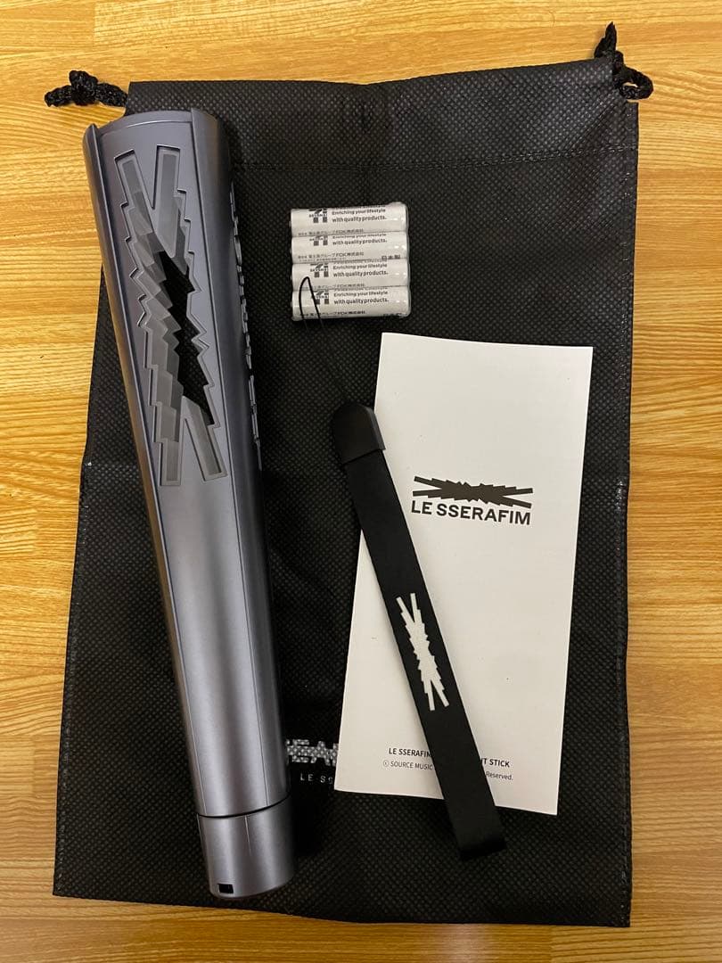 ルセラフィム ルセラ LE SSERAFIM ペンライト 乾電池付き - メルカリ