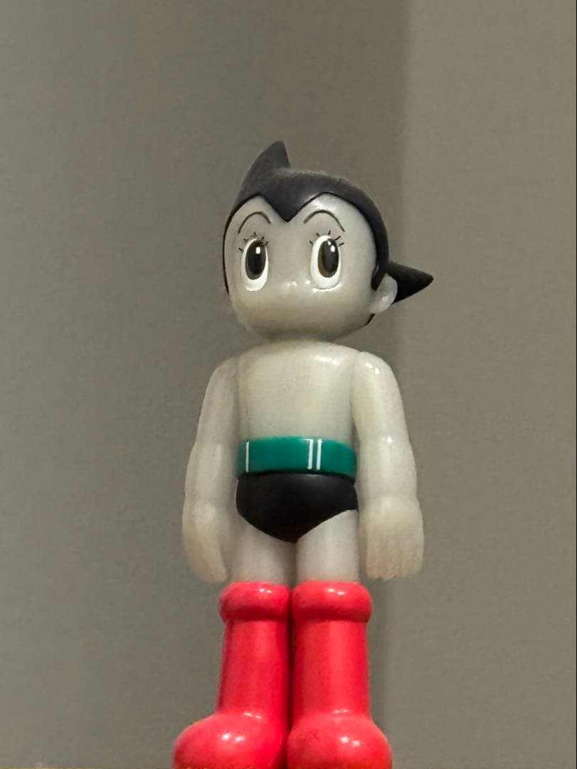 鉄腕アトム　HUNG HING TOYS 90周年記念　蓄光Ver. 2.0