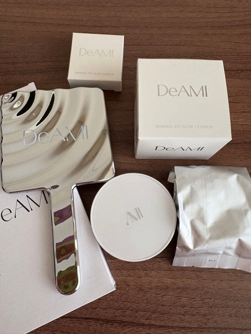 Deami クッションファンデ、ノベルティ(ミラー、ミニクッション)