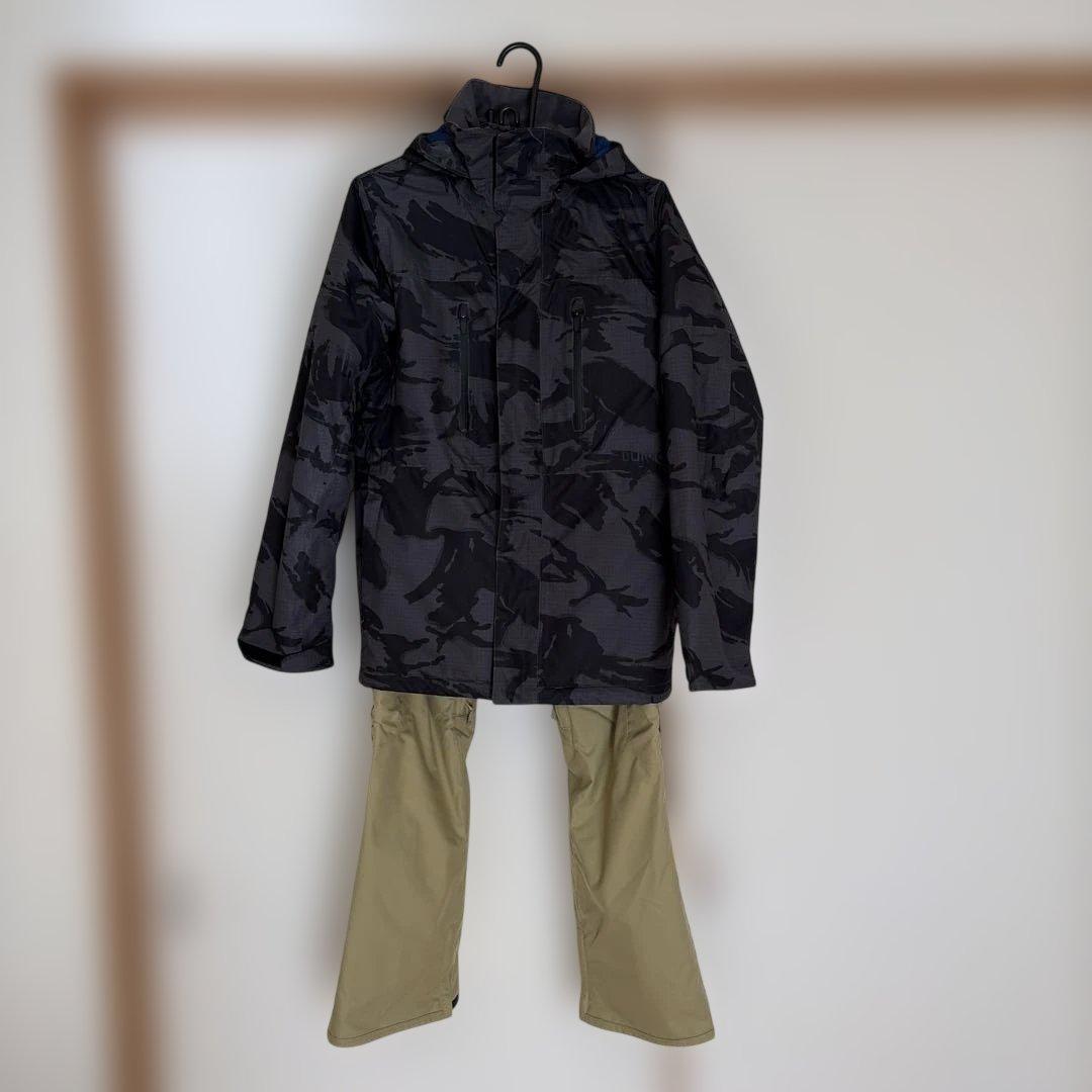 バートン　スノーボードウェア上下（上S、下Mサイズ）