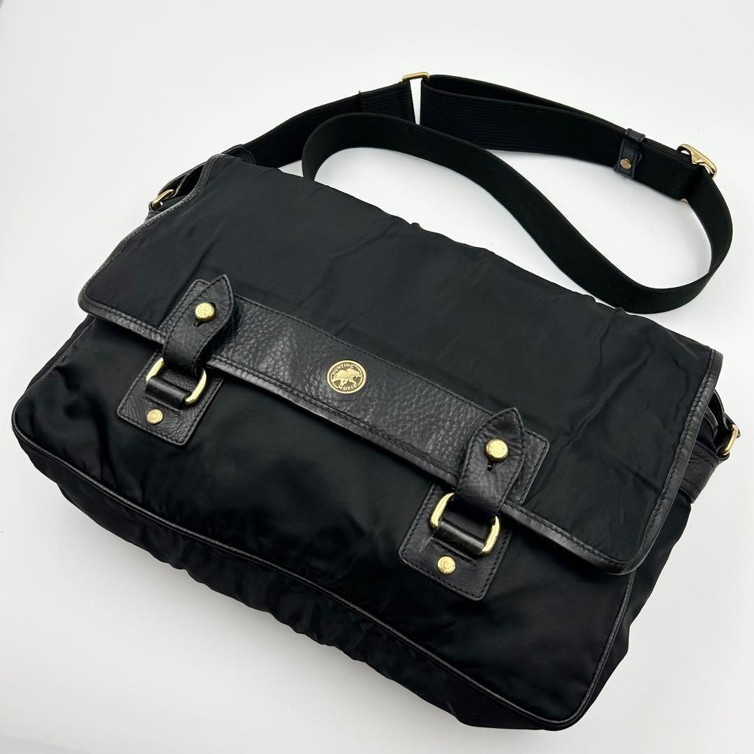 希少✨ ハンティングワールド ショルダーバッグ メッセンジャー メタルロゴ 黒