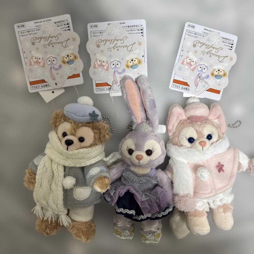 ダッフィーフレンズ　ダンシングスノーフレークス　ぬいぐるみバッジ