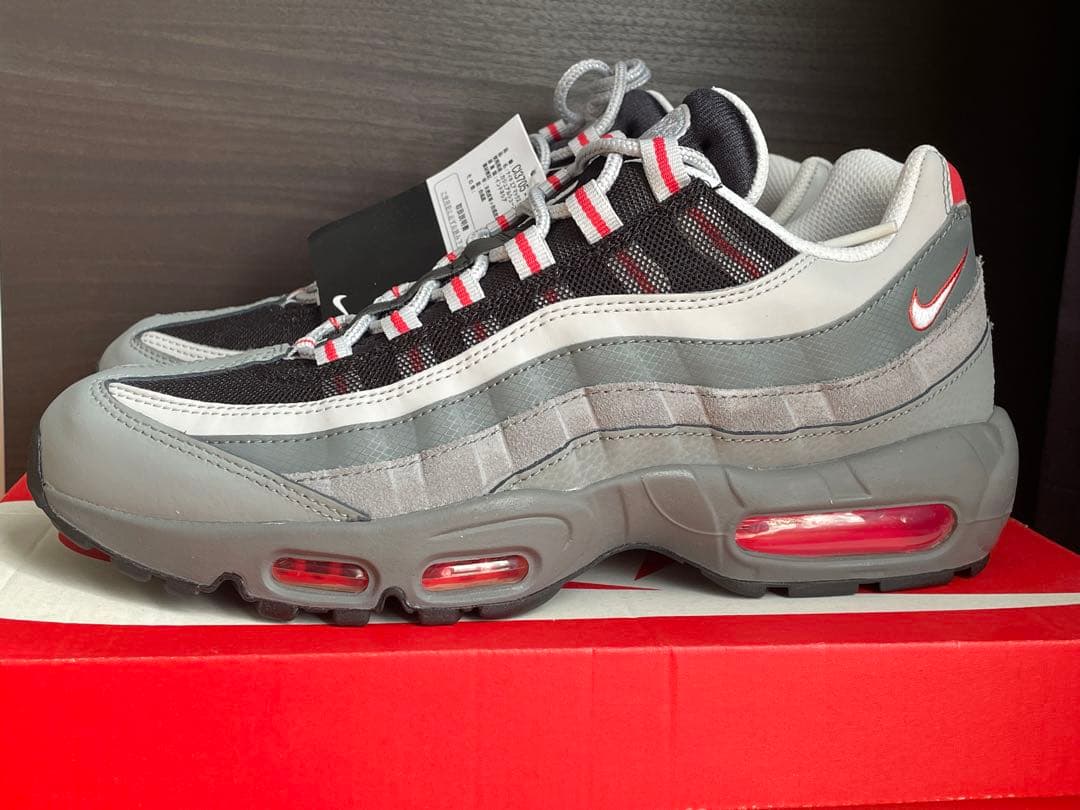 【新品・未使用】NIKE AIR MAX 95 ESSENTIAL 27.5cm