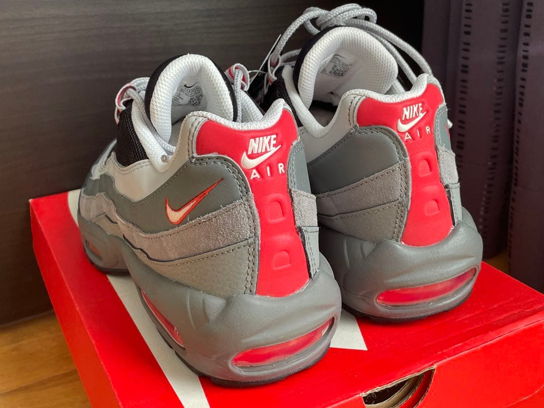 【新品・未使用】NIKE AIR MAX 95 ESSENTIAL 27.5cm