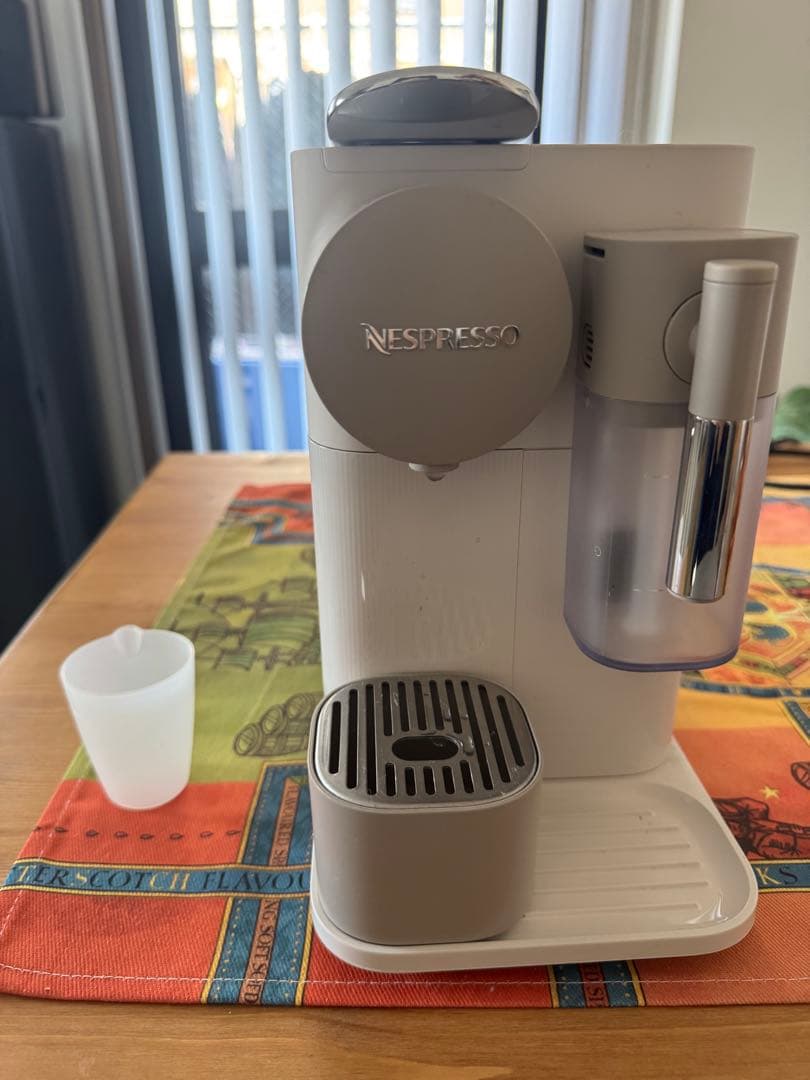 ネスプレッソ コーヒーメーカー ラティシマ・ワン F111（2020年製）