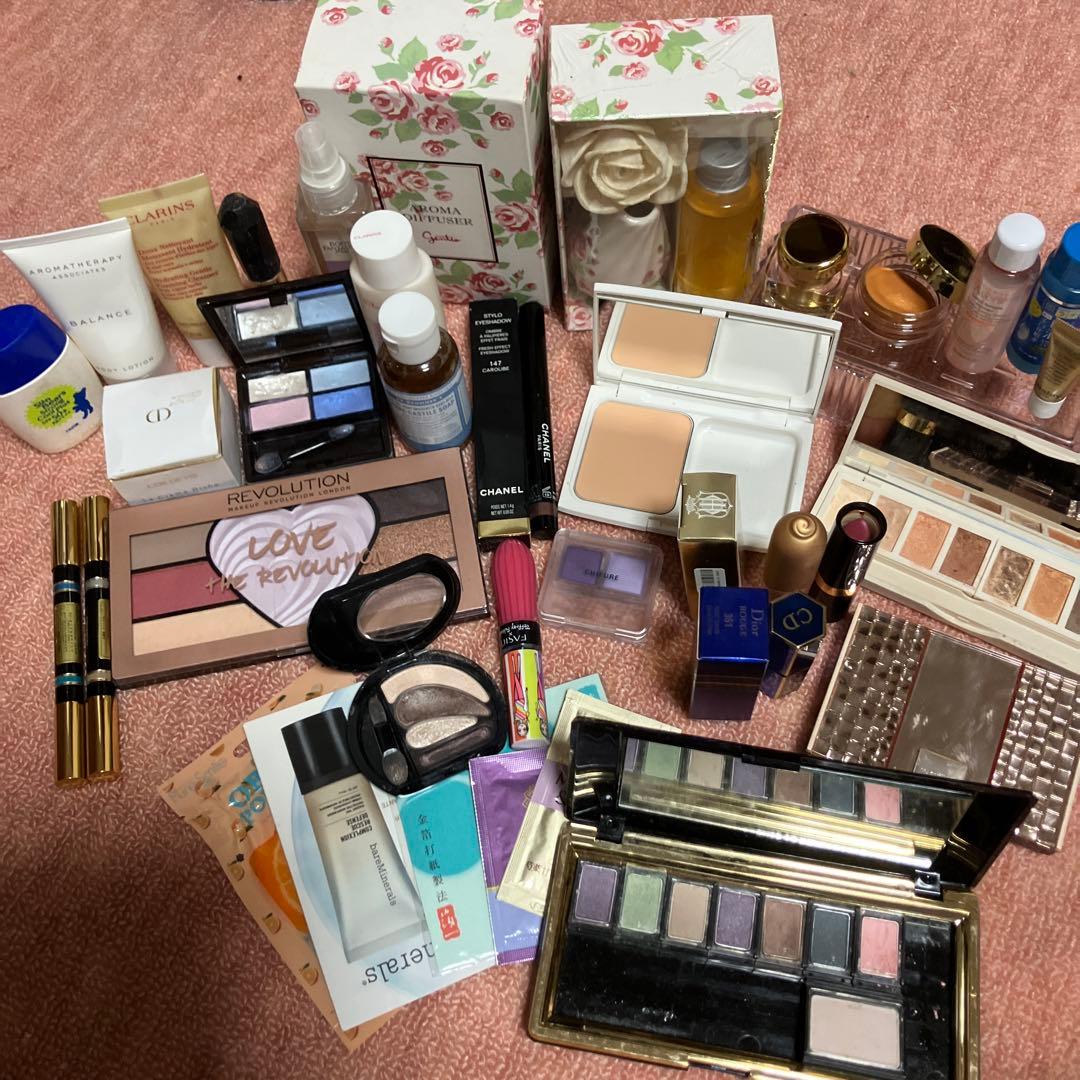 デパコスまとめ売り　コスメまとめ売り　シャネル　ディオール　マキアージュ ￼