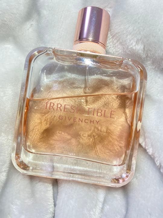 GIVENCHY イレジスティブルオーデパルファム