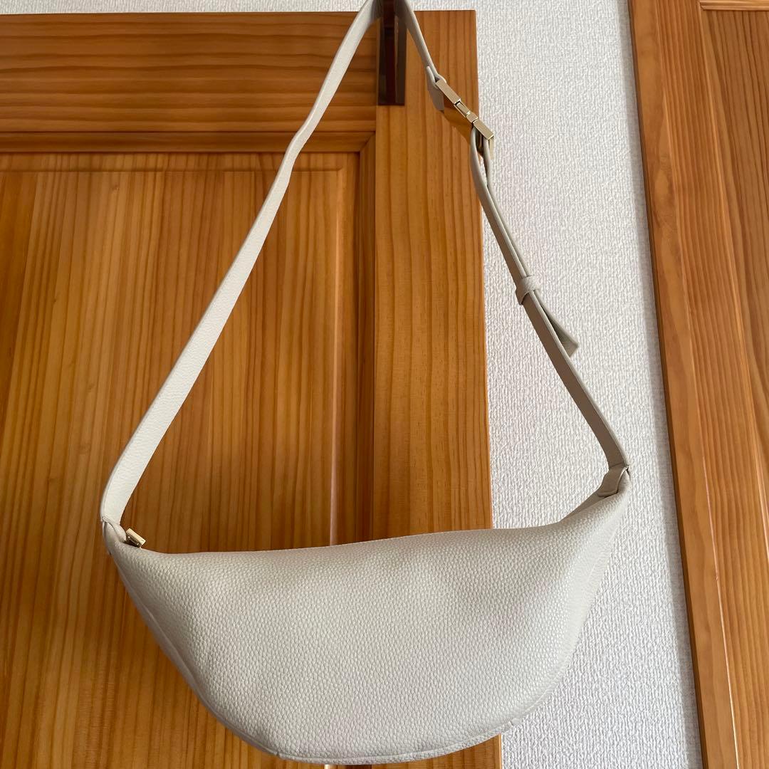 rive droite カーブボディバッグ