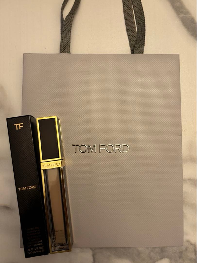 TomFord Beautyシェイド アンド イルミネイト コンシーラー 0C0