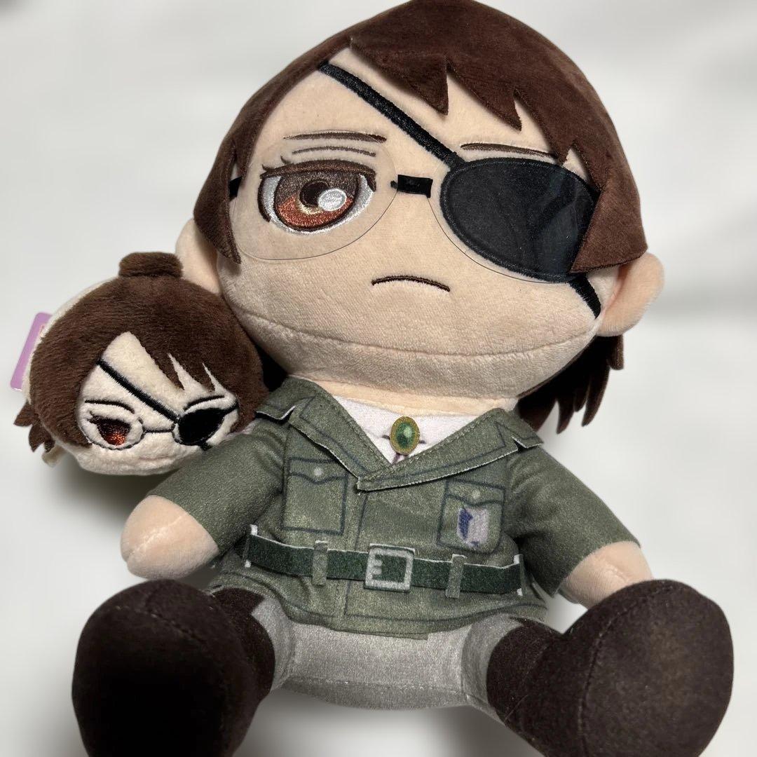 進撃の巨人　ハンジ　おすわりぬいぐるみ