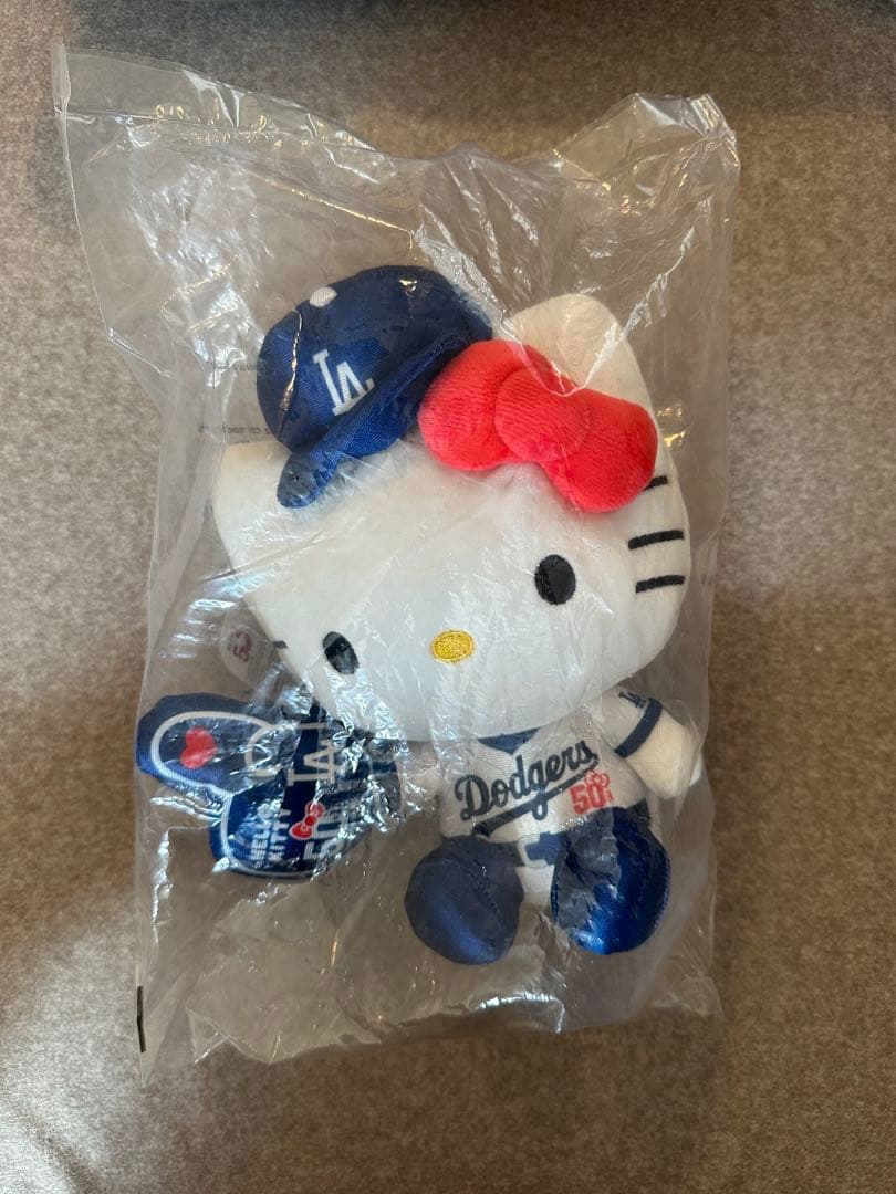 ドジャース ハローキティぬいぐるみ - メルカリ