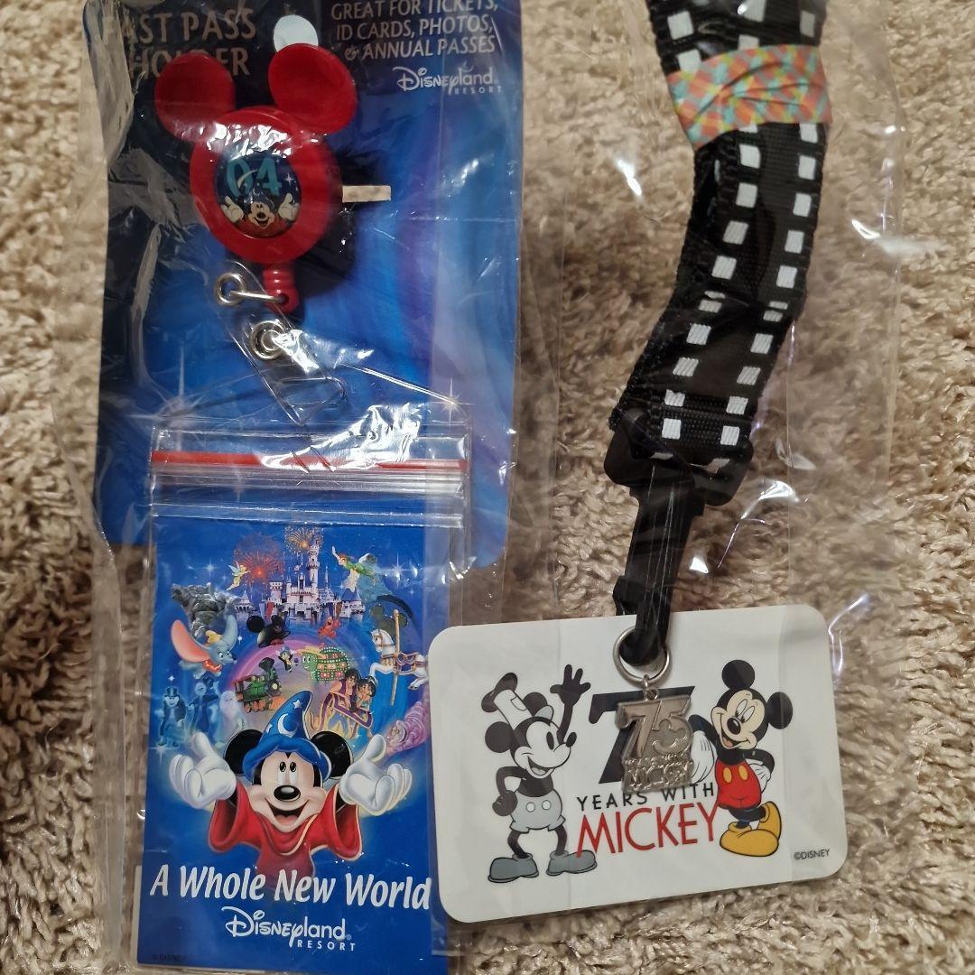 ディズニー カルフォルニア パスケース ネックストラップ - メルカリ