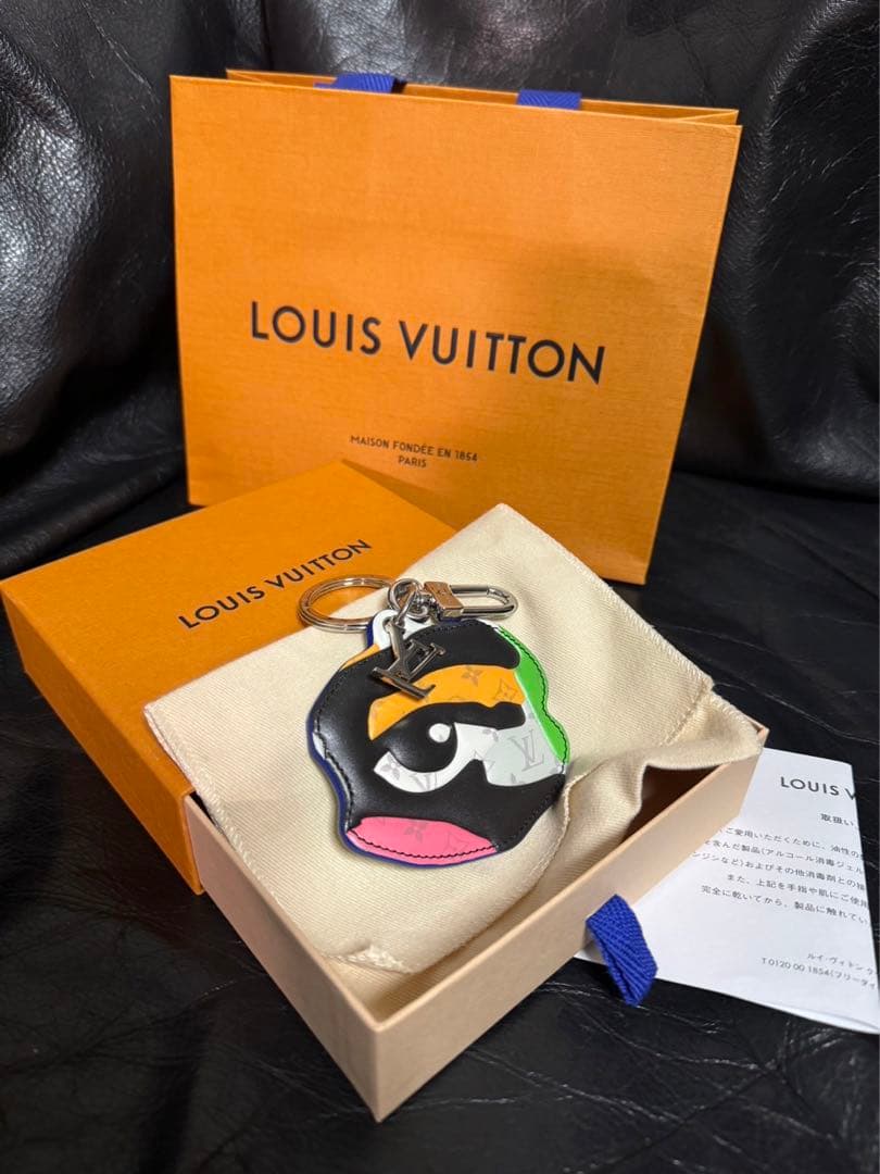 LOUIS VUITTON 【限定デザイン】キーホルダーLVポートレート
