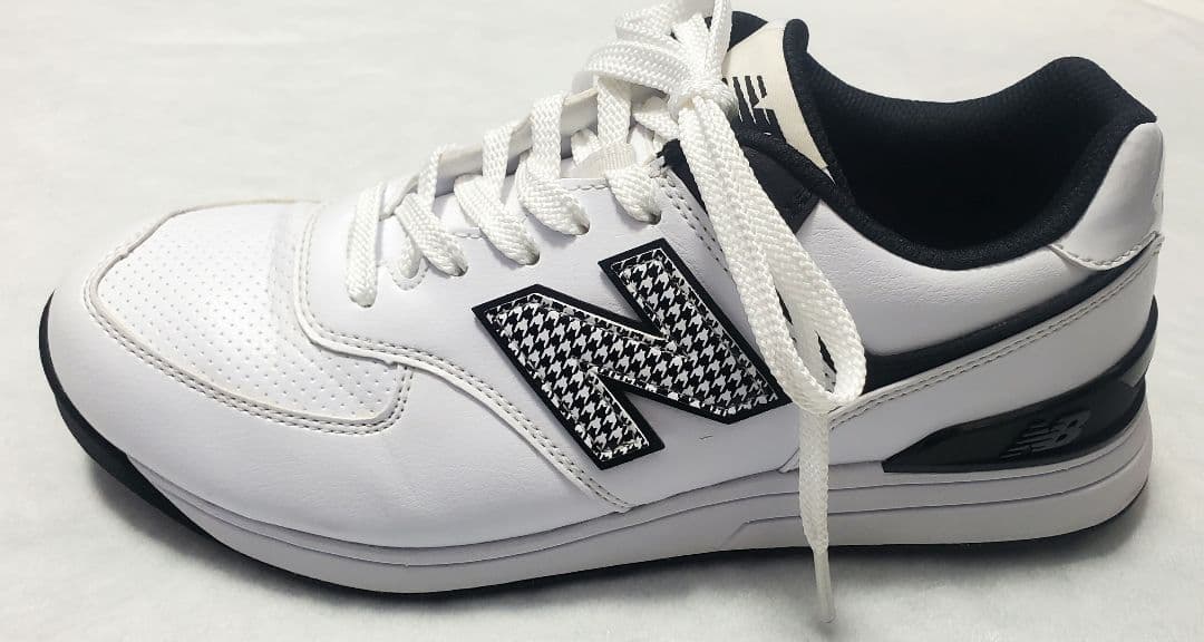 【美品】23.5cm ニューバランス ゴルフシューズ スパイクレス