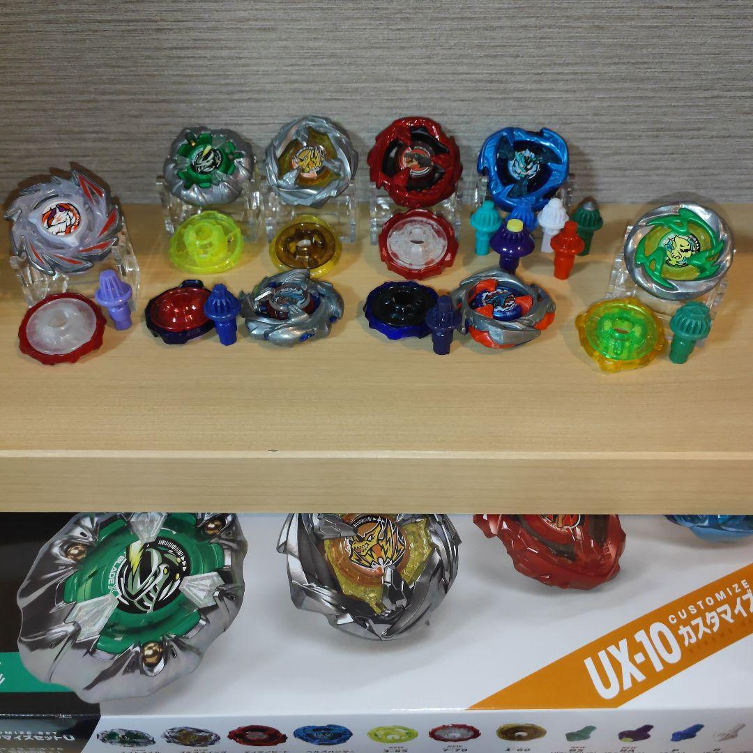 ベイブレードX　カスタマイズセットU ＆強パーツベイまとめ売り