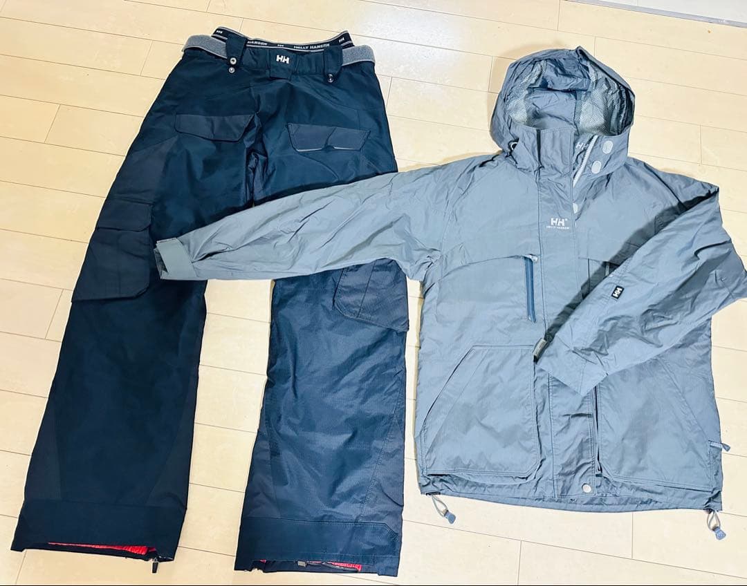 HellyHansen 本格雪山スノーウェア　ユニセックス　男S〜M 女子L